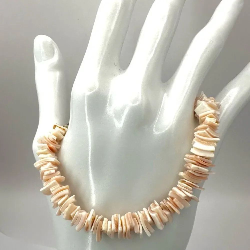 Pink puka shell bracelet - Picture 4 of 8